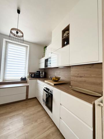 Appartement 4 pièces de 100 m² en plein centre-ville Landerneau