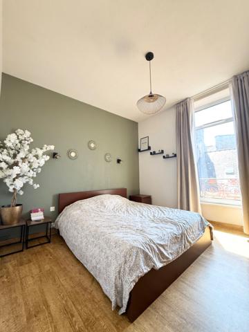 Appartement 4 pièces de 100 m² en plein centre-ville Landerneau
