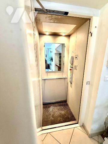 Villa balnéaire avec ascenseur / Courtoisville

Dans l'un des quartiers les plus convoités de...