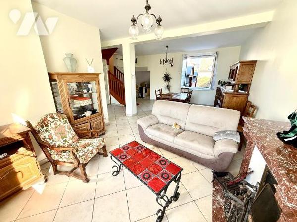 Villa balnéaire avec ascenseur / Courtoisville

Dans l'un des quartiers les plus convoités de...