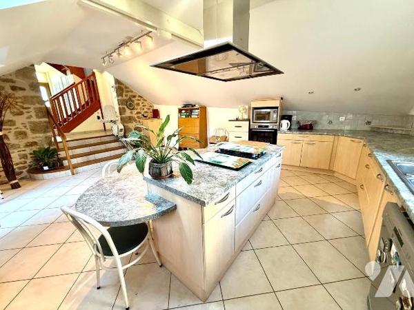 Villa balnéaire avec ascenseur / Courtoisville

Dans l'un des quartiers les plus convoités de...