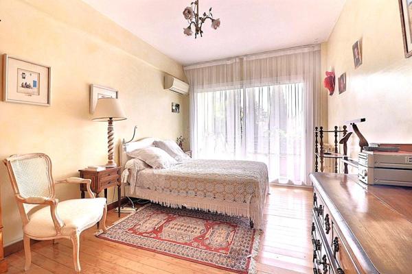 Appartement Toulon 5 pièce(s) 112 m2 quartier Petit Bois