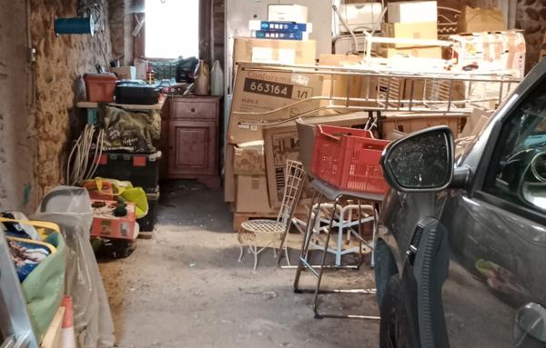 Maison de 90m2 environ avec jardin et garage, au centre du village