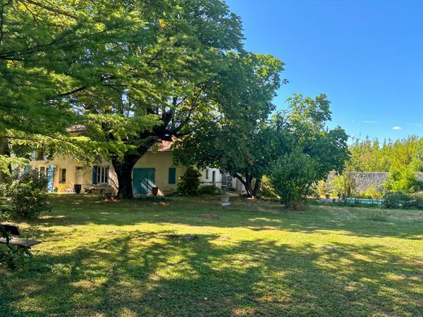 Saint-Rémy-de-Provence (13210) Mas provençal 240 m2 sur 1ha de terrain avec piscine