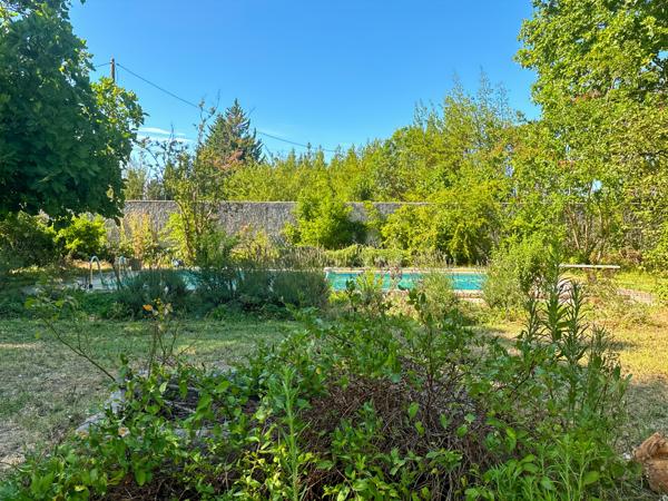 Saint-Rémy-de-Provence (13210) Mas provençal 240 m2 sur 1ha de terrain avec piscine