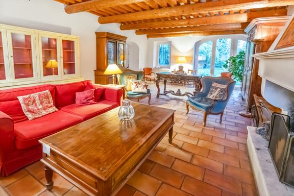 Saint-Rémy-de-Provence (13210) Mas provençal 240 m2 sur 1ha de terrain avec piscine