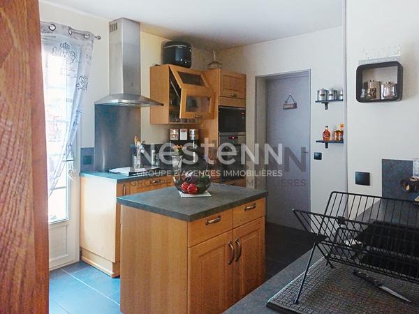 MONT-PRES-CHAMBORD - A 5 mn de toutes commodités - Maison 4 chambres avec vaste terrain arboré -