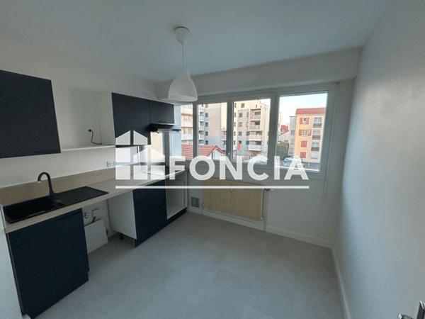 Location Appartement 2 pièces 45.63 m² - 110 RUE ANATOLE FRANCE RESIDENCE LUTETIA Clermont-ferrand 63000