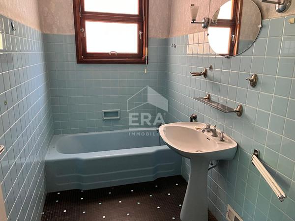 Maison à Réinventer : Votre Toile Blanche au Coeur d'un Havre de Paix