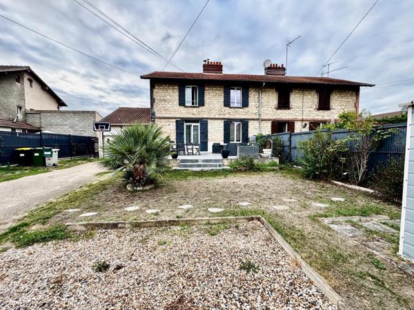 Maison quatre chambres avec garage