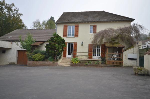 LA FERTE GAUCHER (77) à vendre Maison de caractère, idéale pour un artisan ou profession libérale.