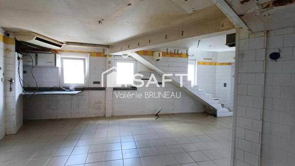 BÂTISSE DE 185 m2 À RÉINVENTER SELON VOS ENVIES !