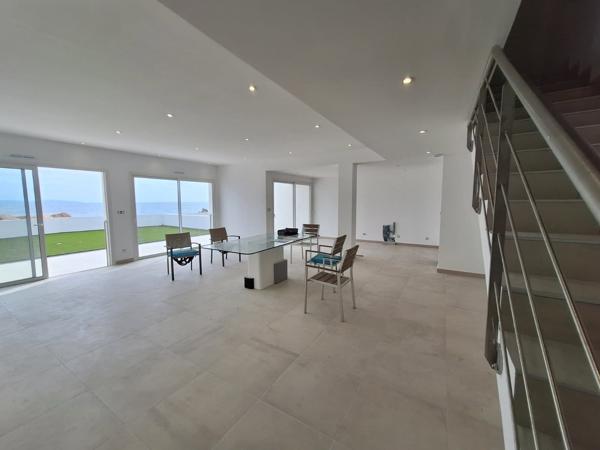 Sanguinaires T4/T5 duplex 140m² les pieds dans l'eau vue mer Ajaccio (20000)