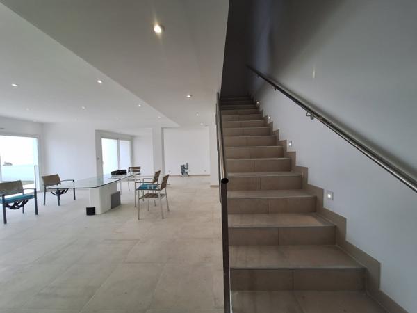 Sanguinaires T4/T5 duplex 140m² les pieds dans l'eau vue mer Ajaccio (20000)