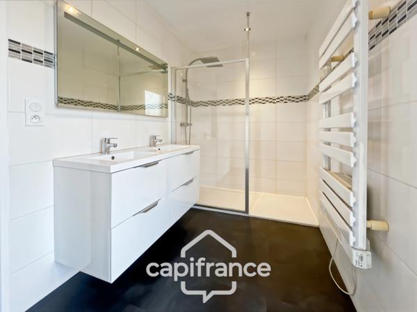 Maison familiale contemporaine, 145 m2, 4 chambres, en excellent état, sous-sol total, quartier Grand Val, proche gare, écoles, commerces, à Sucy-en-brie