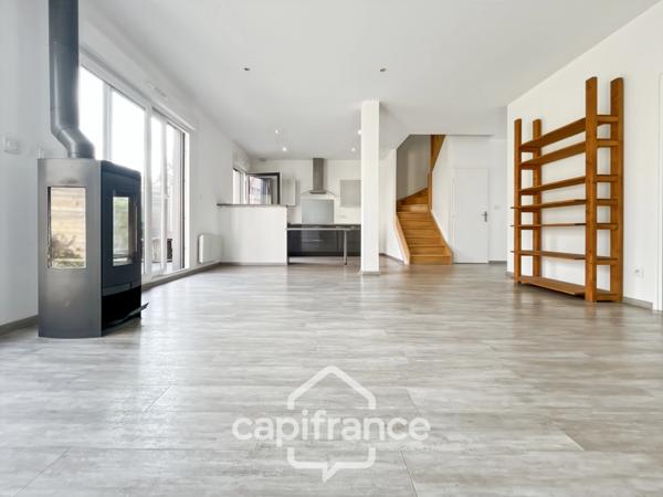 Maison familiale contemporaine, 145 m2, 4 chambres, en excellent état, sous-sol total, quartier Grand Val, proche gare, écoles, commerces, à Sucy-en-brie