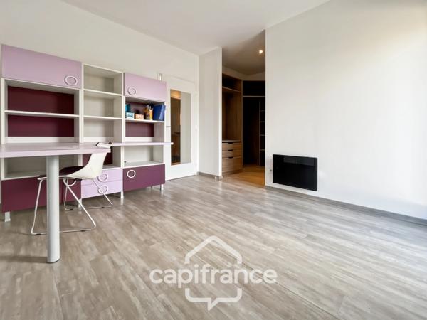 Maison familiale contemporaine, 145 m2, 4 chambres, en excellent état, sous-sol total, quartier Grand Val, proche gare, écoles, commerces, à Sucy-en-brie
