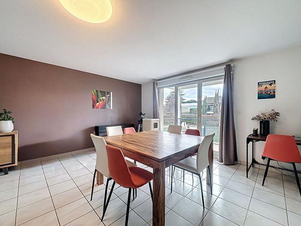 Spacieux appartement de type 3 de 77 m² avec garage, vue dégagée et ascenseur