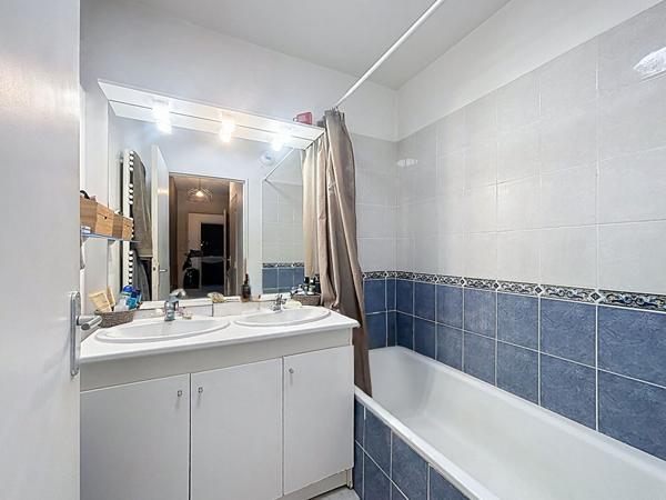 Spacieux appartement de type 3 de 77 m² avec garage, vue dégagée et ascenseur