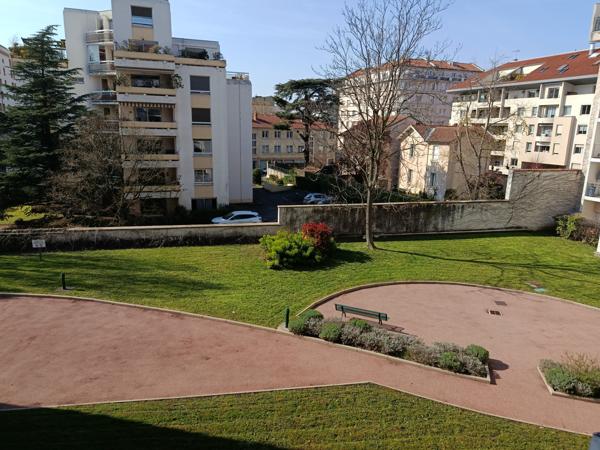 Lyon (69008) T3 avec 2 balcons, garage, vue jardin