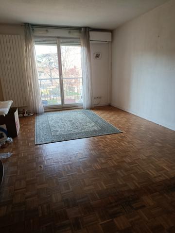 Lyon (69008) T3 avec 2 balcons, garage, vue jardin