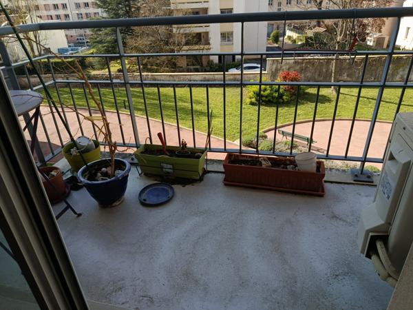 Lyon (69008) T3 avec 2 balcons, garage, vue jardin