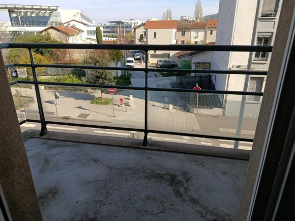Lyon (69008) T3 avec 2 balcons, garage, vue jardin