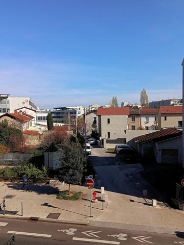 Lyon (69008) T3 avec 2 balcons, garage, vue jardin