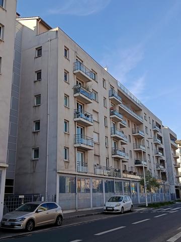 Lyon (69008) T3 avec 2 balcons, garage, vue jardin