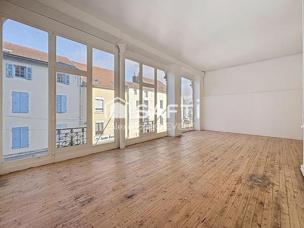 Appartement lumineux dans bâtiment classé, fort potentiel