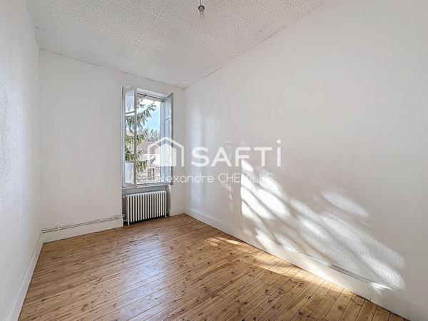 Appartement lumineux dans bâtiment classé, fort potentiel