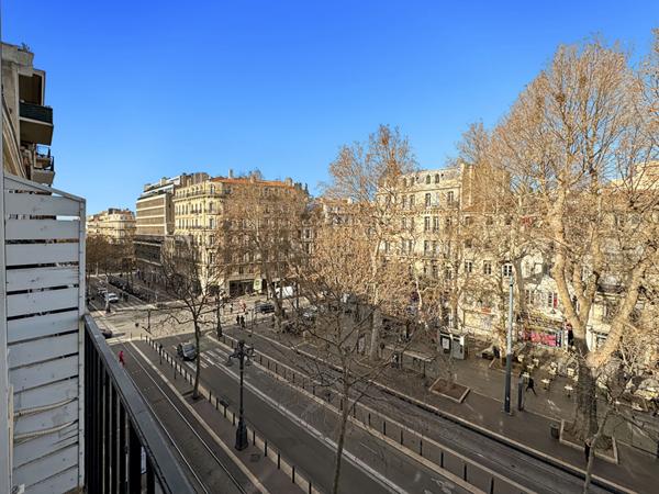 A LOUER STUDIO MEUBLÉ avec Balcon La Canebière 13001 Marseille