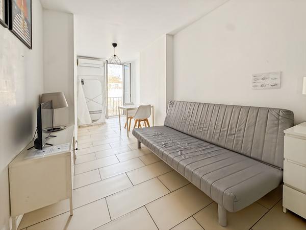 A LOUER STUDIO MEUBLÉ avec Balcon La Canebière 13001 Marseille