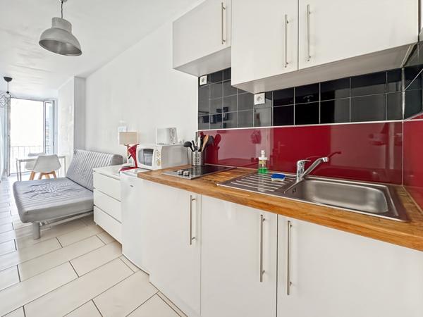 A LOUER STUDIO MEUBLÉ avec Balcon La Canebière 13001 Marseille