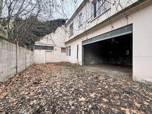 Lyon (69008) LYON 8 - FACE MANUFACTURE - IMMEUBLE 190 M2 AVEC PERMIS OBTENU