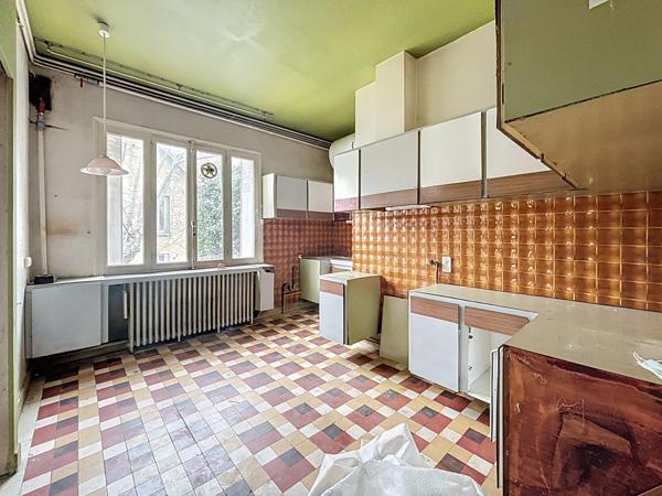 Lyon (69008) LYON 8 - FACE MANUFACTURE - IMMEUBLE 190 M2 AVEC PERMIS OBTENU