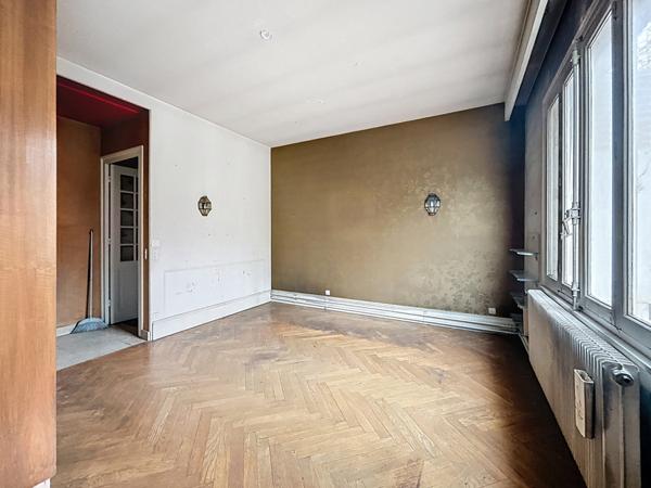 Lyon (69008) LYON 8 - FACE MANUFACTURE - IMMEUBLE 190 M2 AVEC PERMIS OBTENU