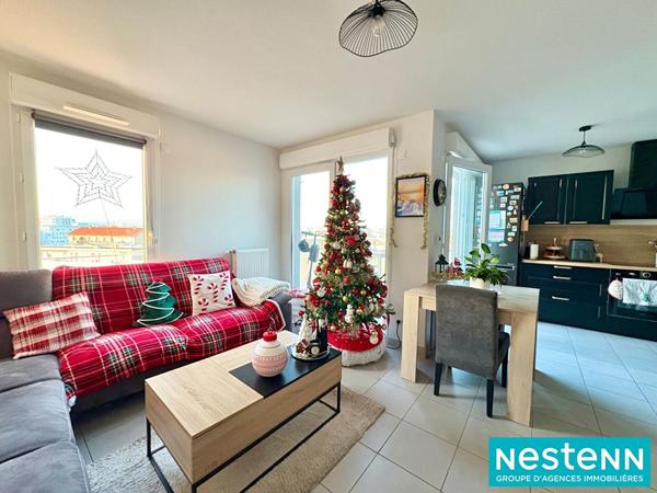 Appartement T3 - PROCHE CARRÉ DE SOIE, DERNIER ÉTAGE, GARAGE, BALCON