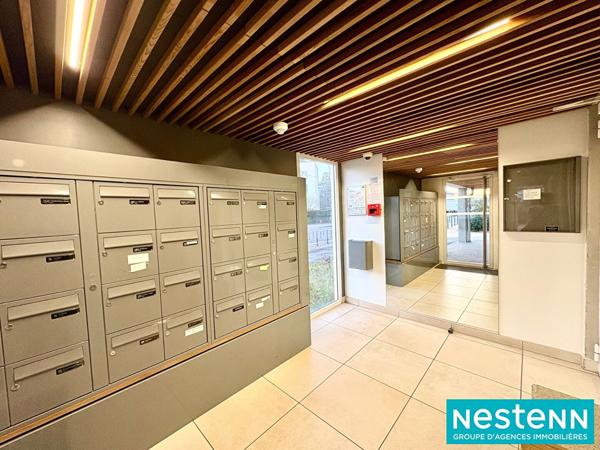 Appartement T3 - PROCHE CARRÉ DE SOIE, DERNIER ÉTAGE, GARAGE, BALCON