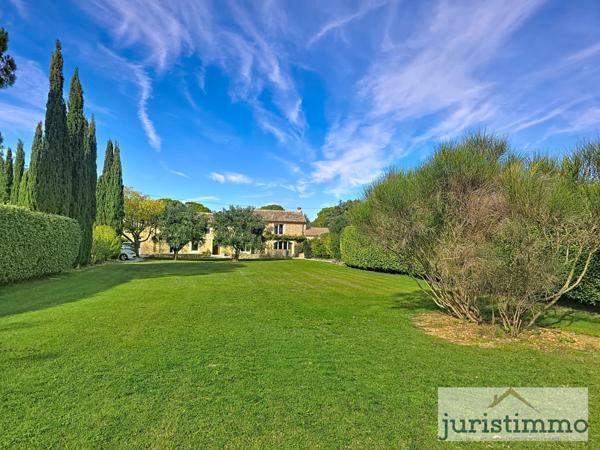 Uchaux (84100) Superbe mas provençal rénové – 270 m² sur 3 931 m² de terrain à Uchaux