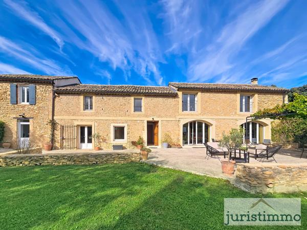 Uchaux (84100) Superbe mas provençal rénové – 270 m² sur 3 931 m² de terrain à Uchaux