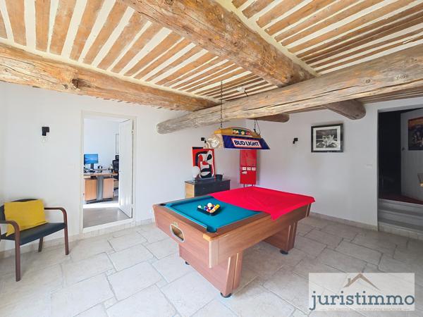 Uchaux (84100) Superbe mas provençal rénové – 270 m² sur 3 931 m² de terrain à Uchaux