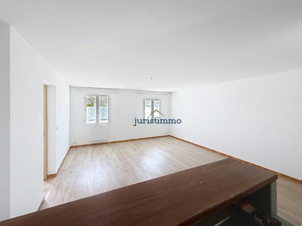 Vaison-la-Romaine (84110) Au cœur de Vaison-la-Romaine, appartement lumineux - 2 chambres -avec extérieur et parking