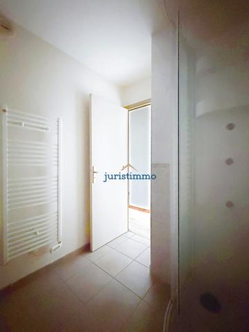 Vaison-la-Romaine (84110) Au cœur de Vaison-la-Romaine, appartement lumineux - 2 chambres -avec extérieur et parking