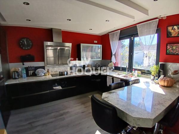 Élégante maison de 250 m² avec piscine, jardin paysagé et prestation haut de gamme !