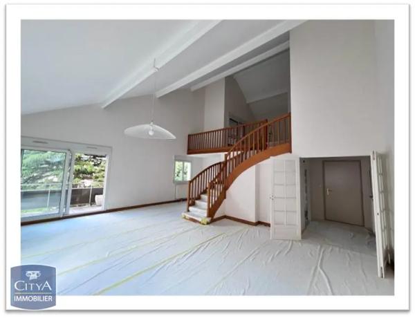 Location appartement 5 pièces de 157.33m²