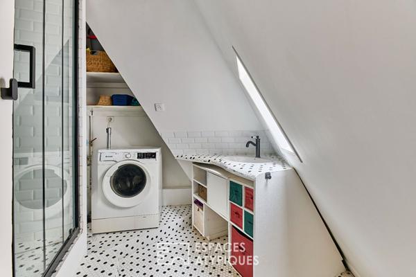 Dernier étage Montmartrois avec balcons et vues aux Abbesses