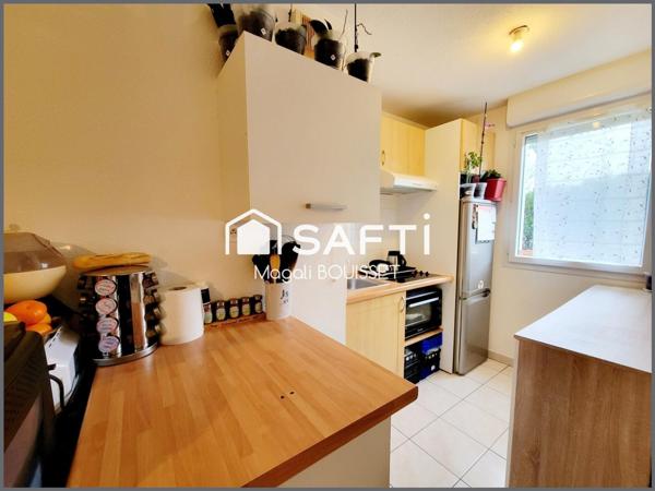 Appartement T2 de 40m², terrasse, place de parking aérien vendu loué.