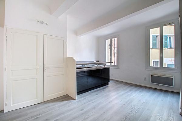 EXCLUSIVITÉ DRAGUIGNAN Appartement Studio CENTRE-VILLE