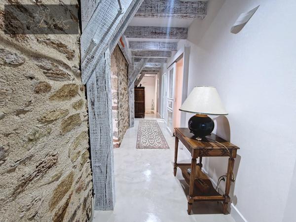 Rodez (12000) À Vendre - Maison en Pierres avec Cachet et Matériaux de Qualité